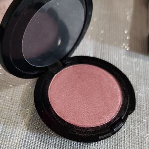 Tender Blus On Pink Lily  by Farmasi